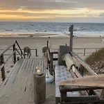 Eidumhaus, Freistehendes Reetdachhaus Mit Garten In Strandnaehe ヴェスターラント