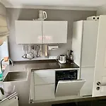 Eidumhaus, Freistehendes Reetdachhaus Mit Garten In Strandnaehe ヴェスターラント