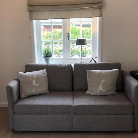 Eidumhaus, Freistehendes Reetdachhaus Mit Garten In Strandnaehe Dom wakacyjny