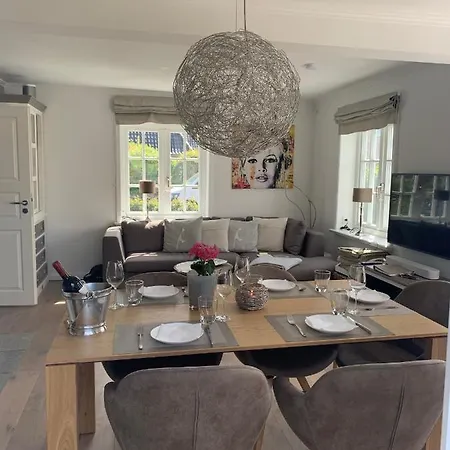 Eidumhaus, Freistehendes Reetdachhaus Mit Garten In Strandnaehe *