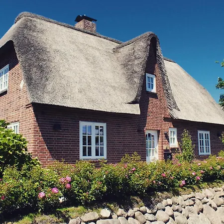Eidumhaus, Freistehendes Reetdachhaus Mit Garten In Strandnaehe *