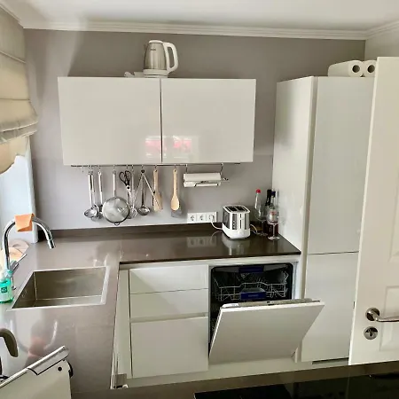 Eidumhaus, Freistehendes Reetdachhaus Mit Garten In Strandnaehe فيسترلاند