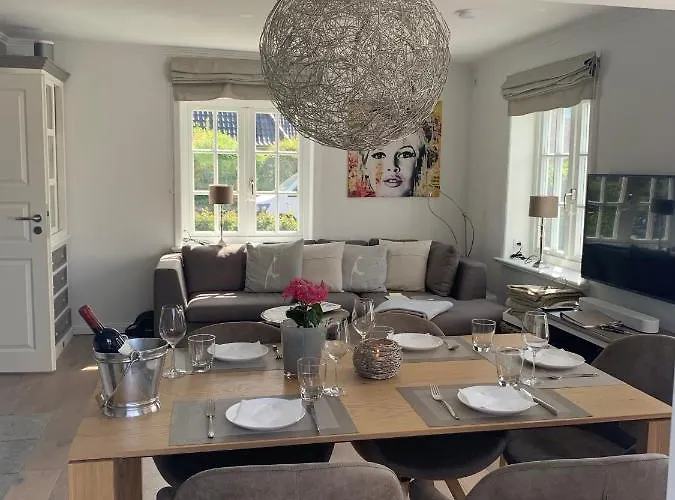 Eidumhaus, Freistehendes Reetdachhaus Mit Garten In Strandnaehe *