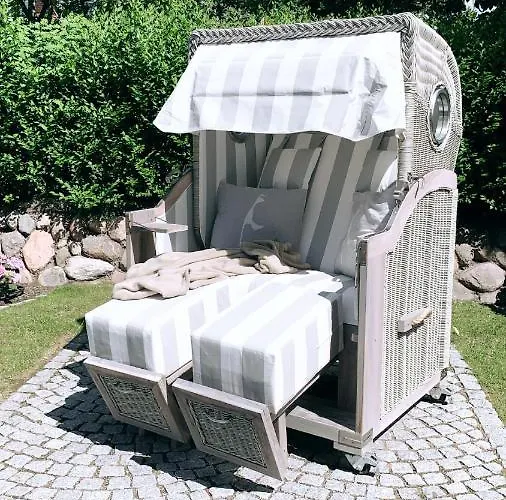 Eidumhaus, Freistehendes Reetdachhaus Mit Garten In Strandnaehe Westerland