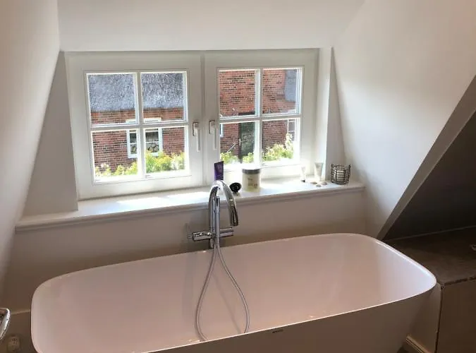 Eidumhaus, Freistehendes Reetdachhaus Mit Garten In Strandnaehe Casa de Férias *